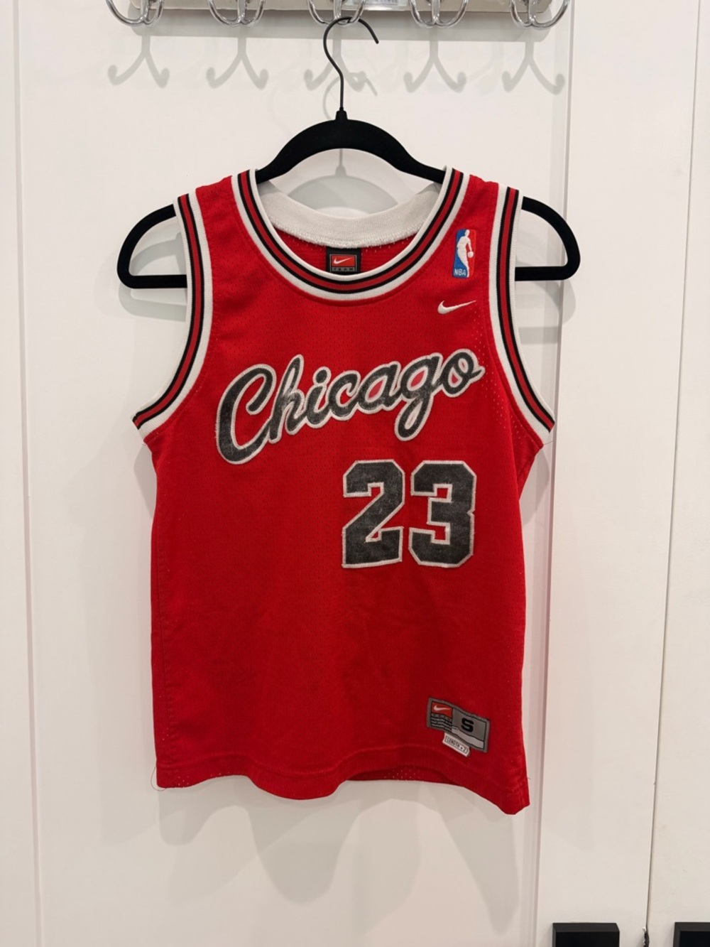 VINTAGE- MICHAEL JORDAN Nike Chicago 23 Red Basketball Jersey